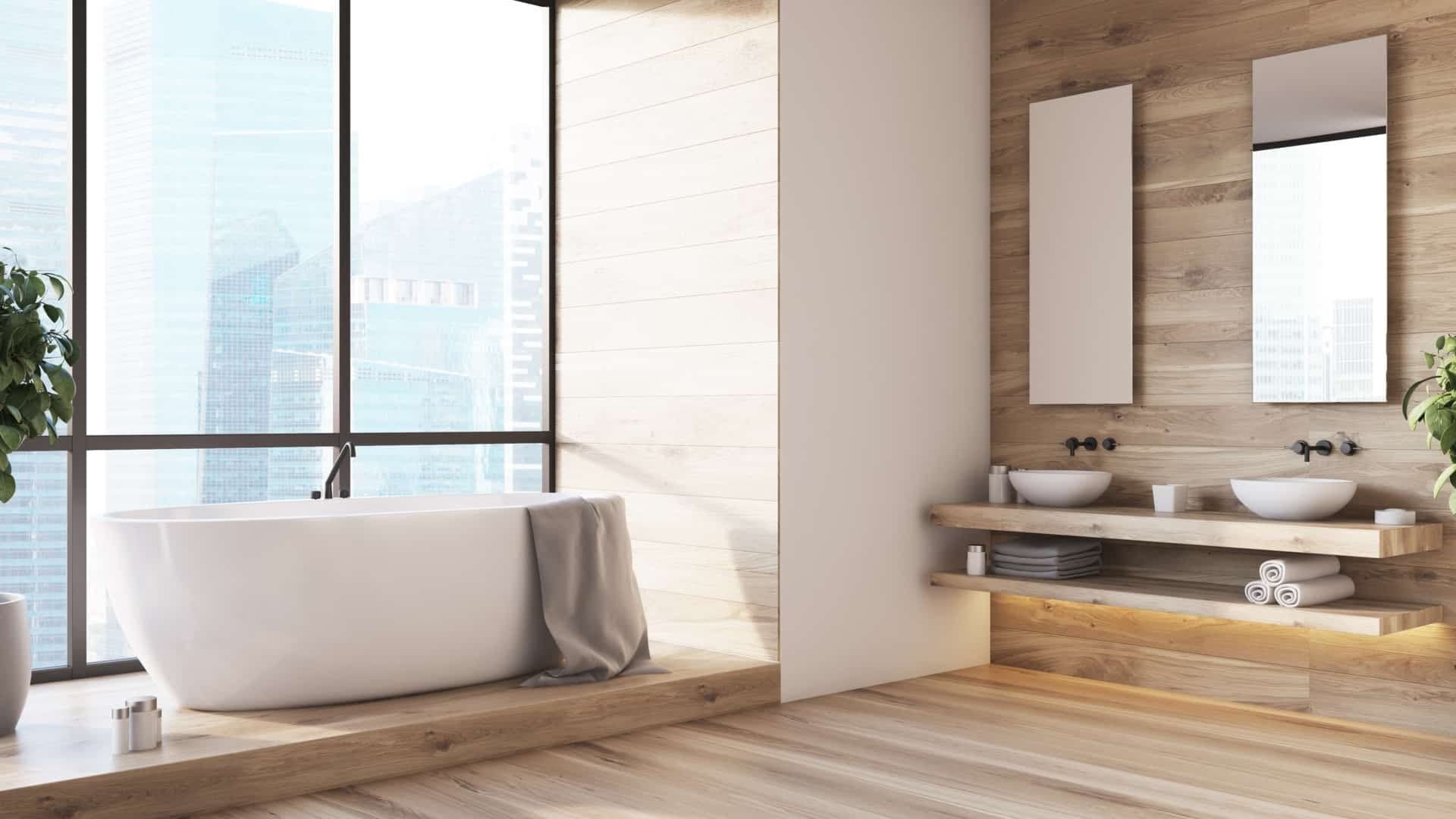 Badezimmer mit Holzelementen und freistehender Wanne